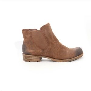 Tara M. Hope suede brown ankle boots